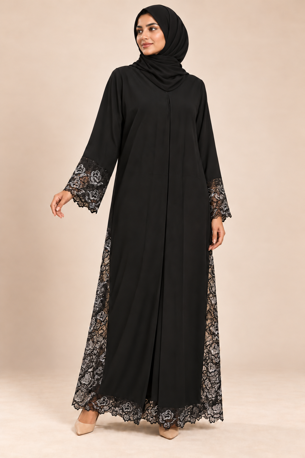 Abaya Arabesque — Noir & Argent — vue portée de face, broderies et manches visibles