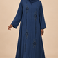Abaya Ondes — Bleu — vue portée de face, broderies et manches visibles