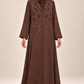 Abaya Rameaux — Chocolat — vue portée de face, broderies et manches visibles