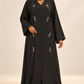 Abaya anthracite — présentation sur mannequin métisse