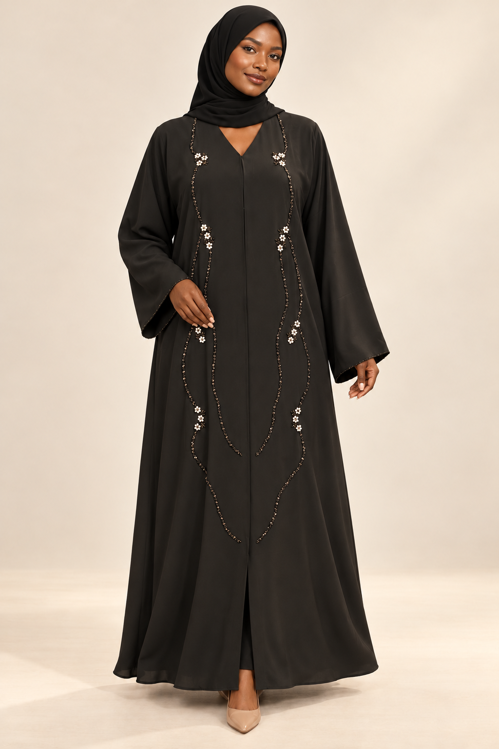 Abaya anthracite — présentation sur mannequin noire