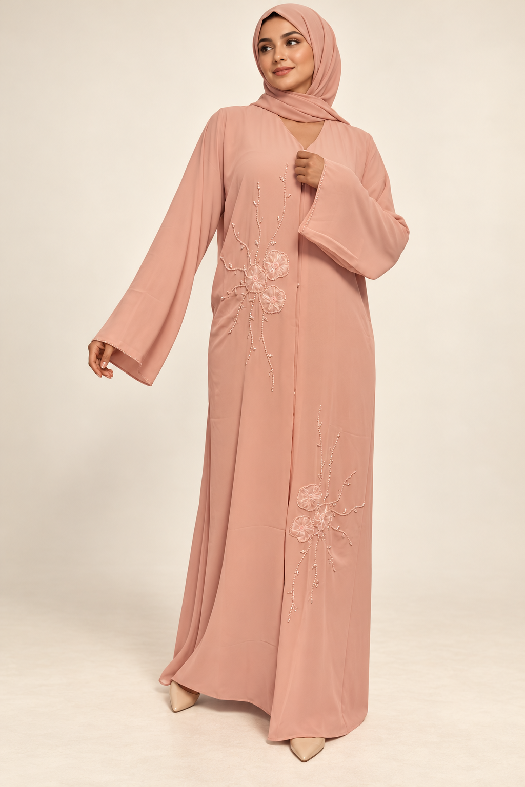 Abaya Floraison — Rose poudré — mise en scène sur mannequin IA