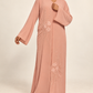 Abaya rose — présentation sur mannequin métisse