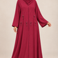 Abaya Soleil bordeaux portée par une mannequin métisse arabe, voile couvrant la poitrine