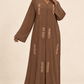 Abaya Feuillage — Taupe — animation haute définition des manches et broderies